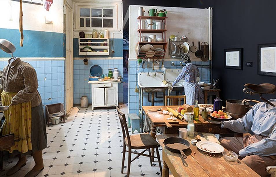 Communal Apartment, Vysotsky